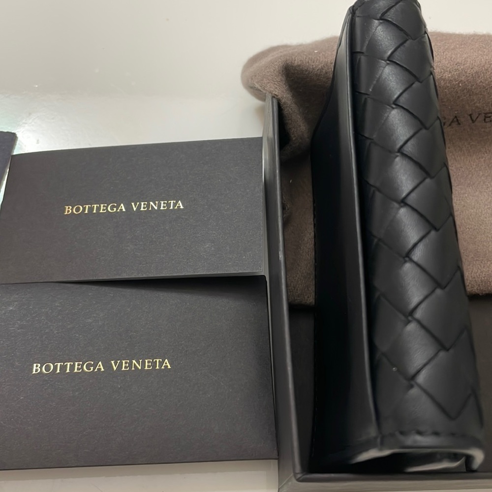 Authentic Bottega Veneta Cardholder - Picture 9 of 11